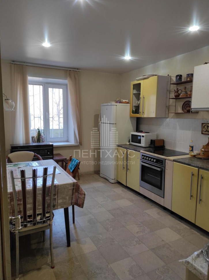 3-комн квартира ул Белоконской, 16