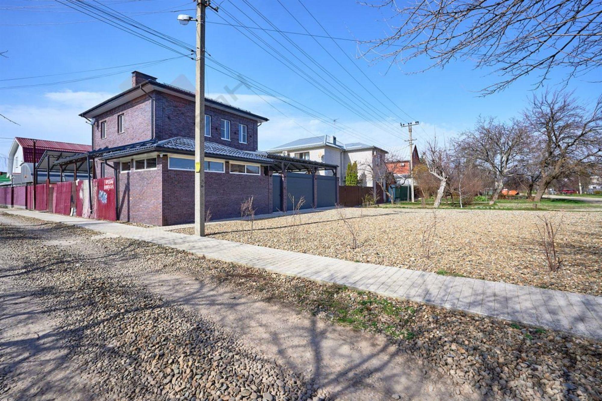 Купить дачу, дом, коттедж за 35 000 000 рублей на 3-я Линия ул, 77