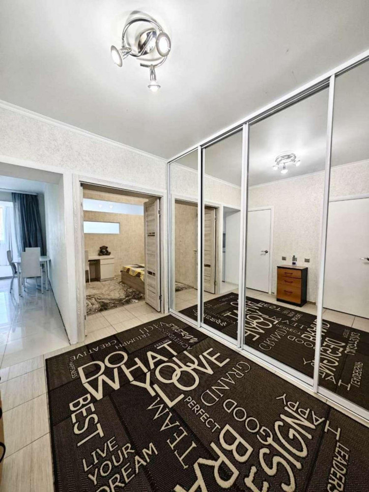 2-комн квартира Победы улица, 165