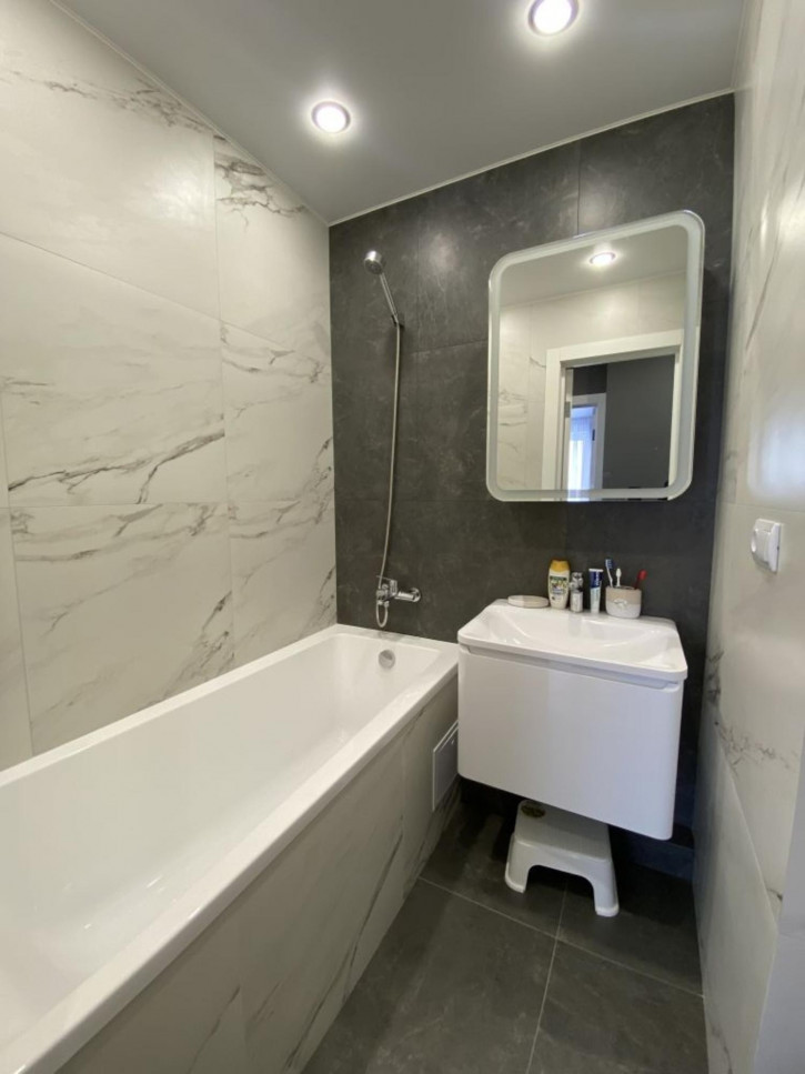 1-комн квартира в новом доме Академика Семёнова ул