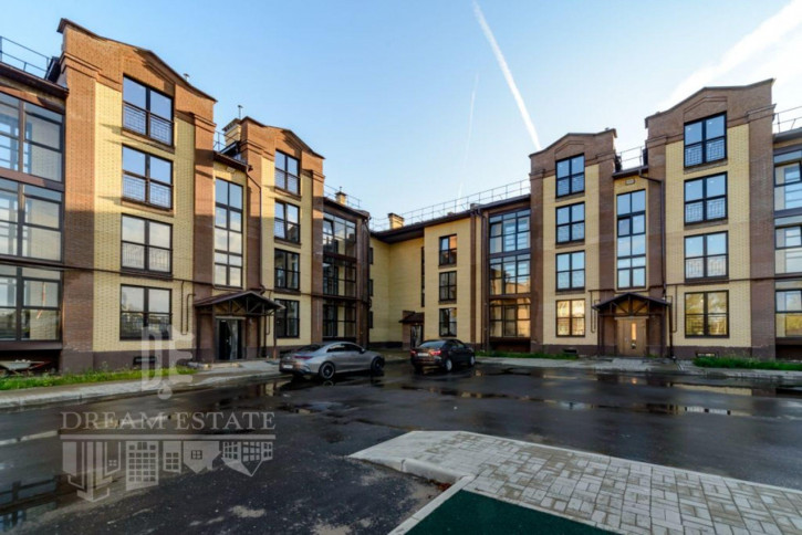 3-комн квартира Авиаторов пр-кт, 11