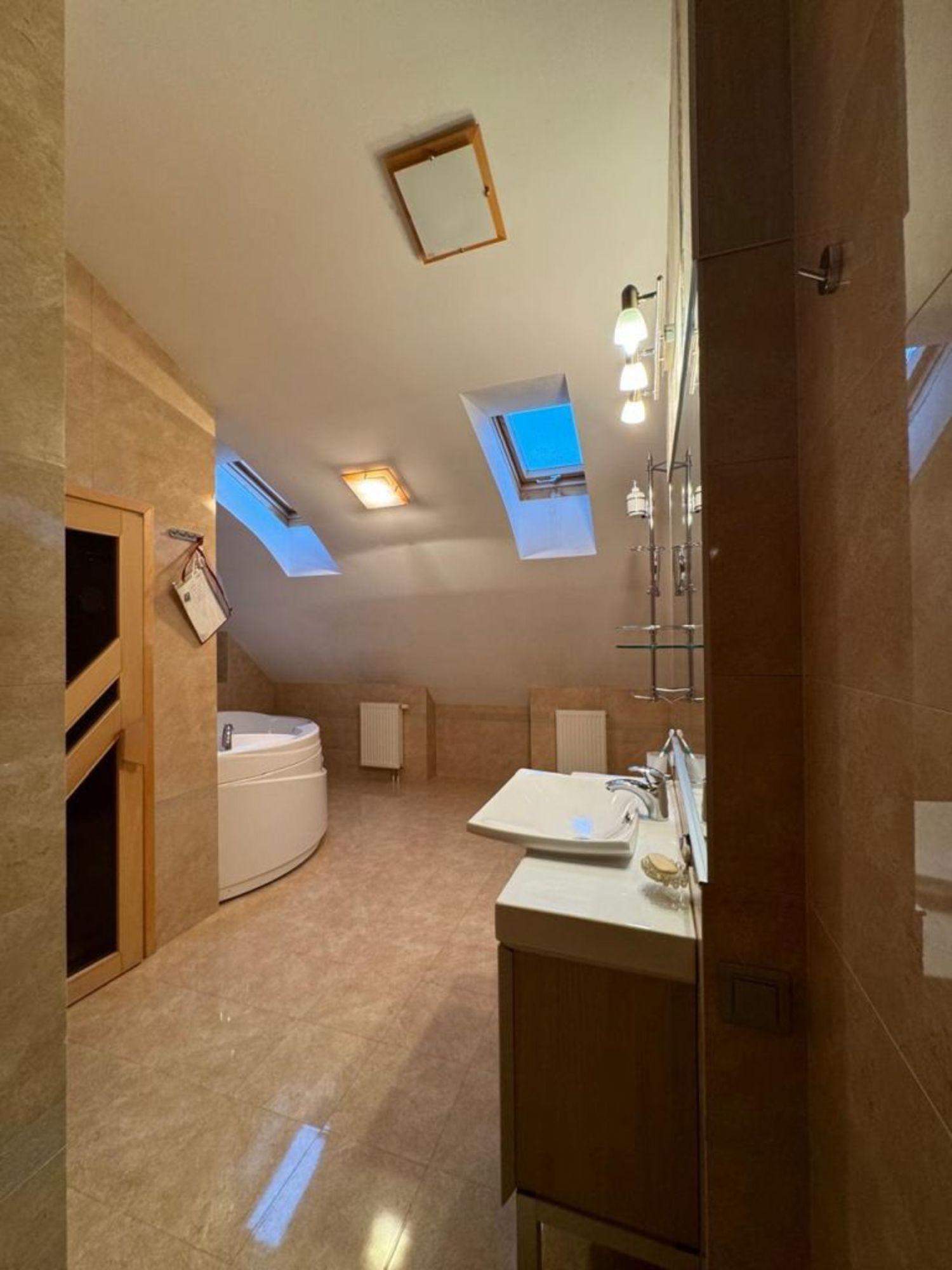 Купить квартиру за 19 900 000 рублей на Любецкая ул, 42