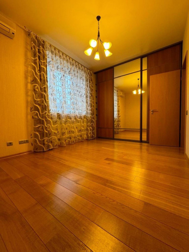 7-комн квартира Любецкая ул, 42