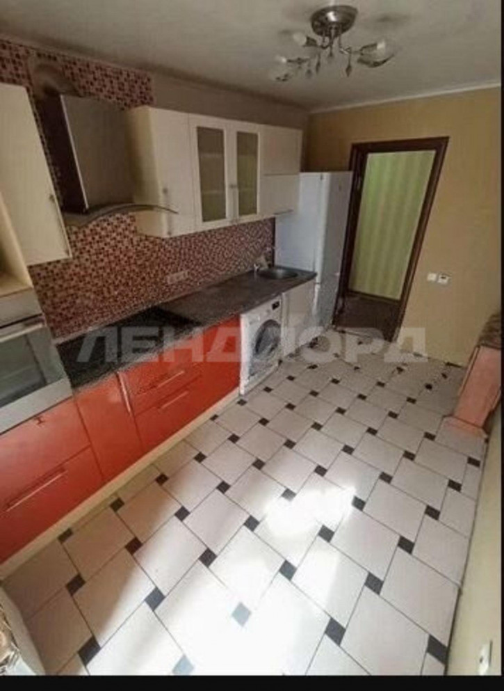 2-комн квартира улица Думенко, 13