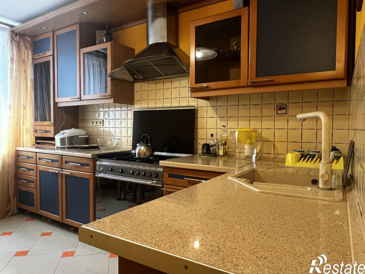 3-комн квартира Галины Прокопенко улица, д.50