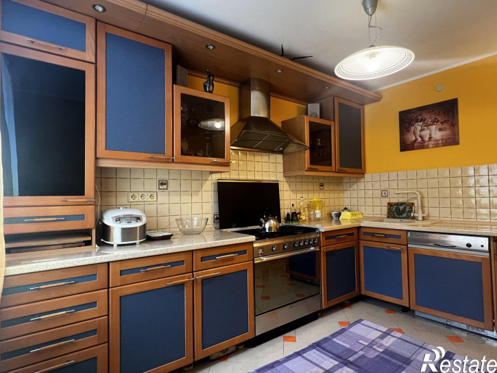 3-комн квартира Галины Прокопенко улица, д.50