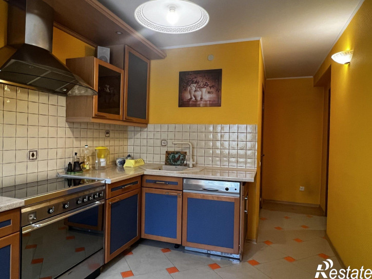 3-комн квартира Галины Прокопенко улица, д.50