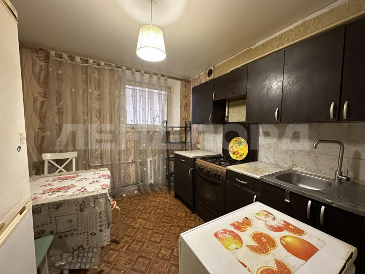 3-комн квартира улица Седова, 16