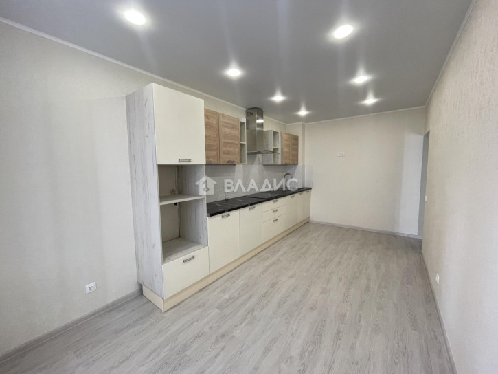 3-комн квартира улица Лакина