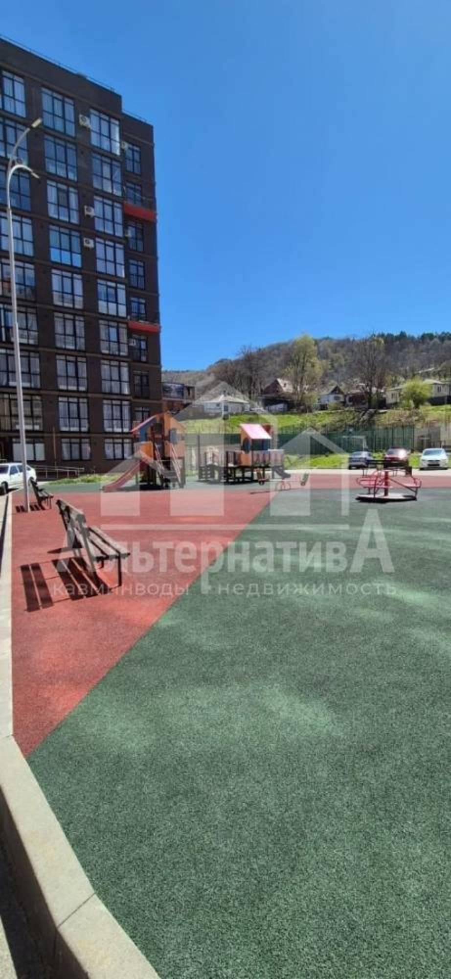 Купить квартиру за 17 000 000 рублей на Декабристов ул.