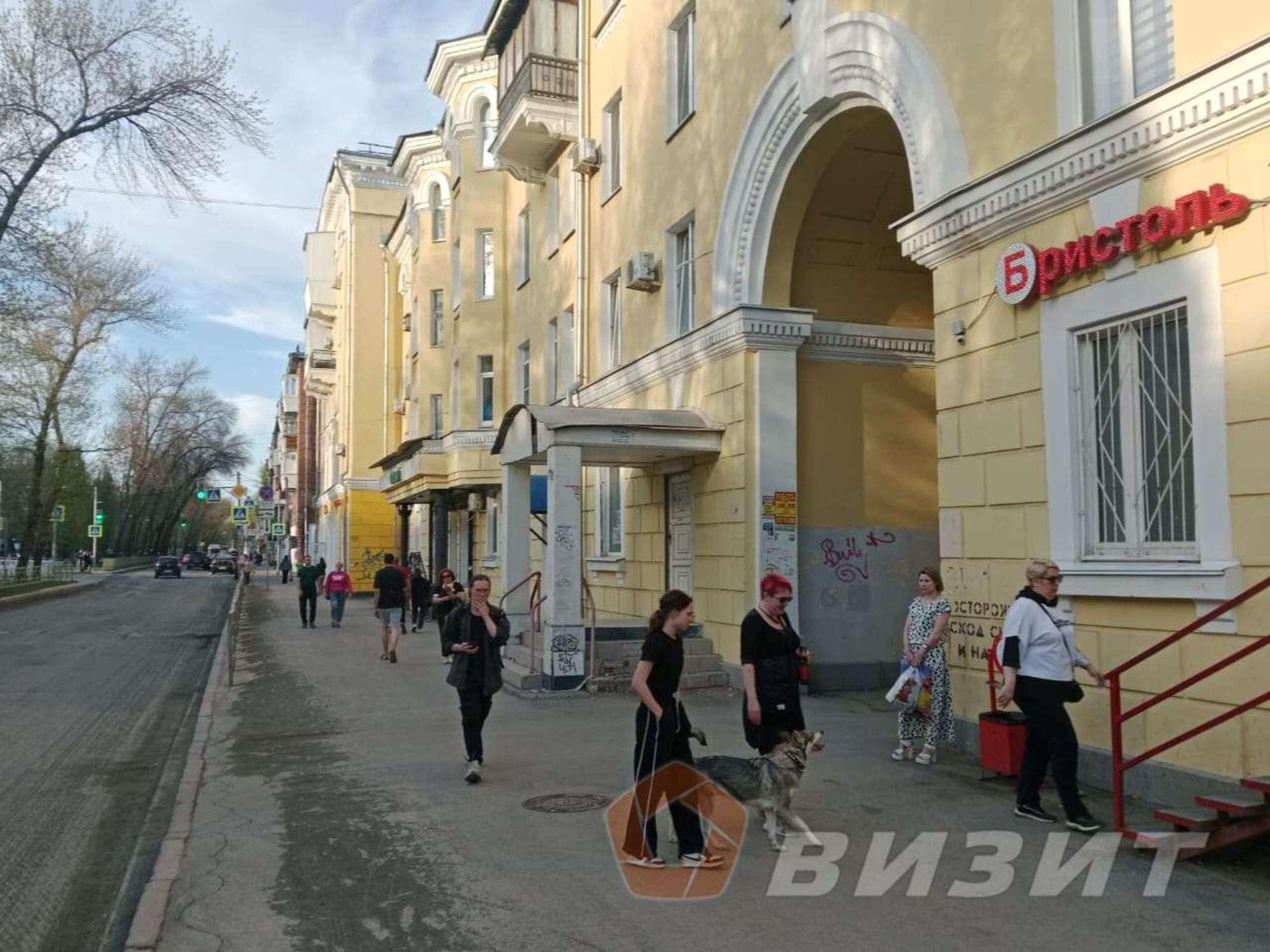 Купить торговое помещение за 10 000 000 рублей на Металлургов проспект, 81