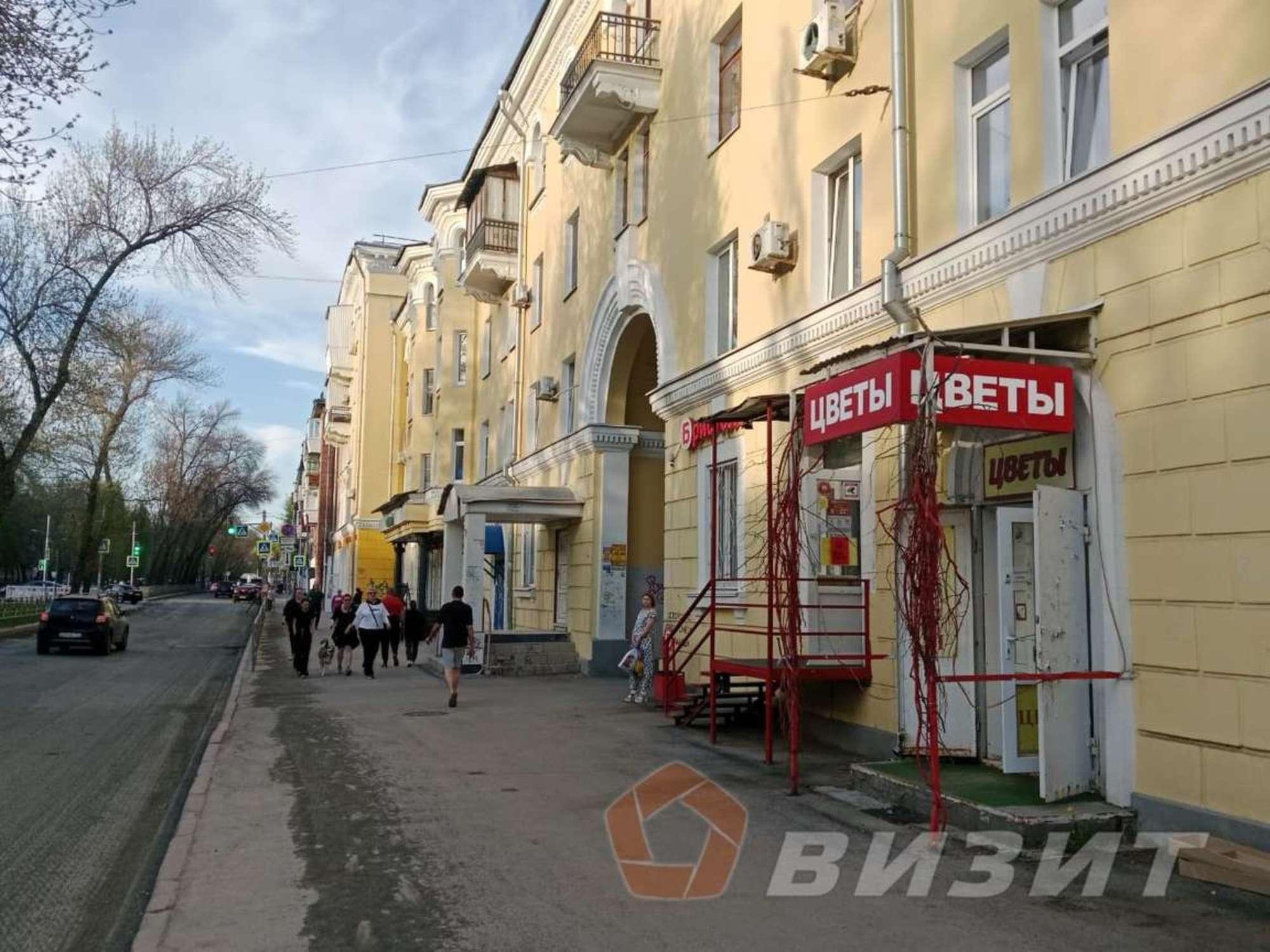 Купить торговое помещение за 10 000 000 рублей на Металлургов проспект, 81