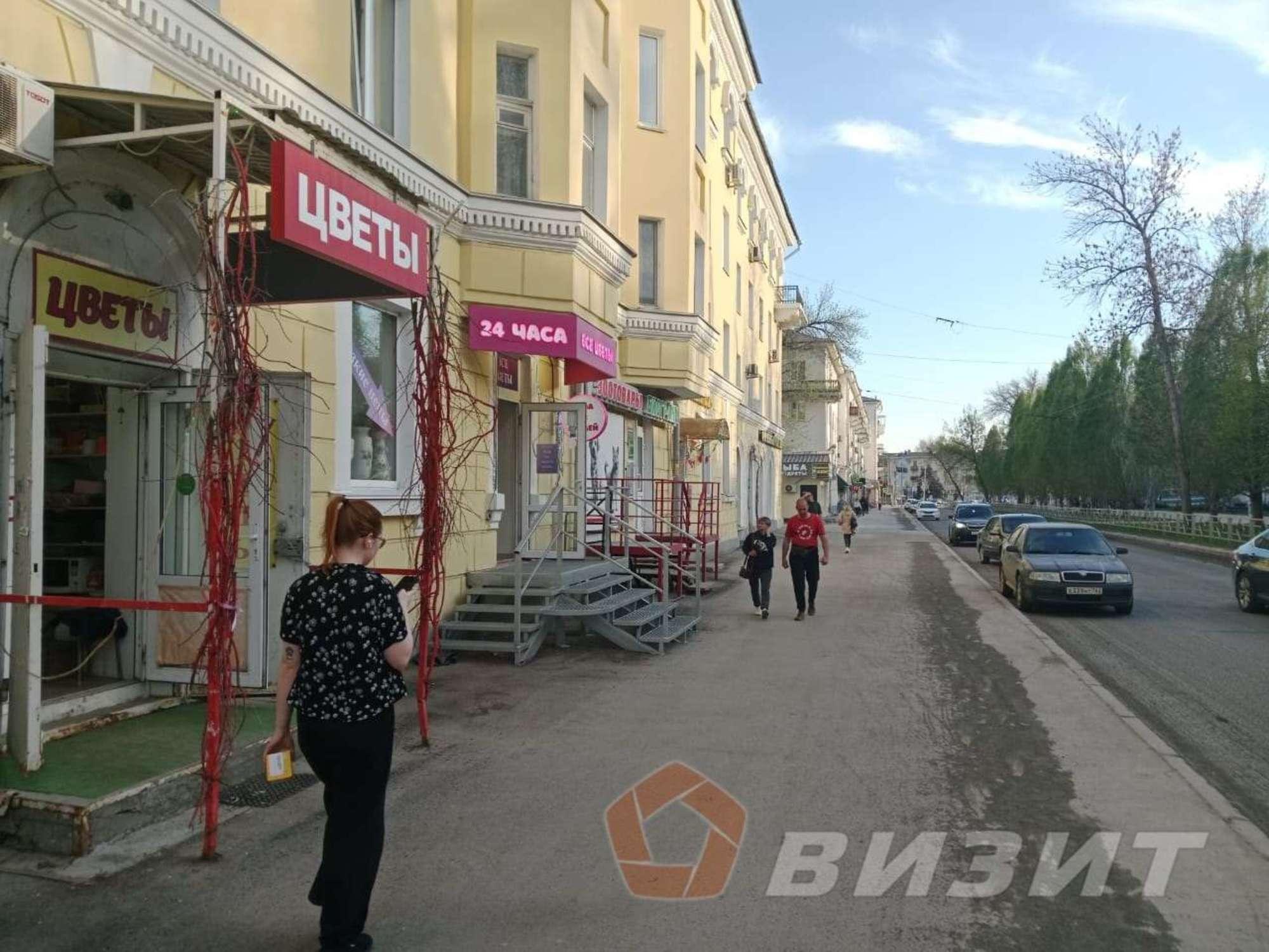 Купить торговое помещение за 10 000 000 рублей на Металлургов проспект, 81