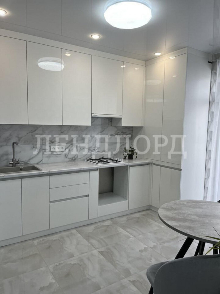 2-комн квартира Комсомольская улица, 135к2