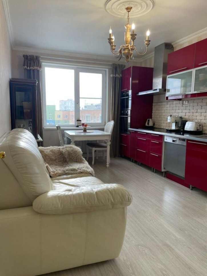 2-комн квартира Янки Купалы ул, 42