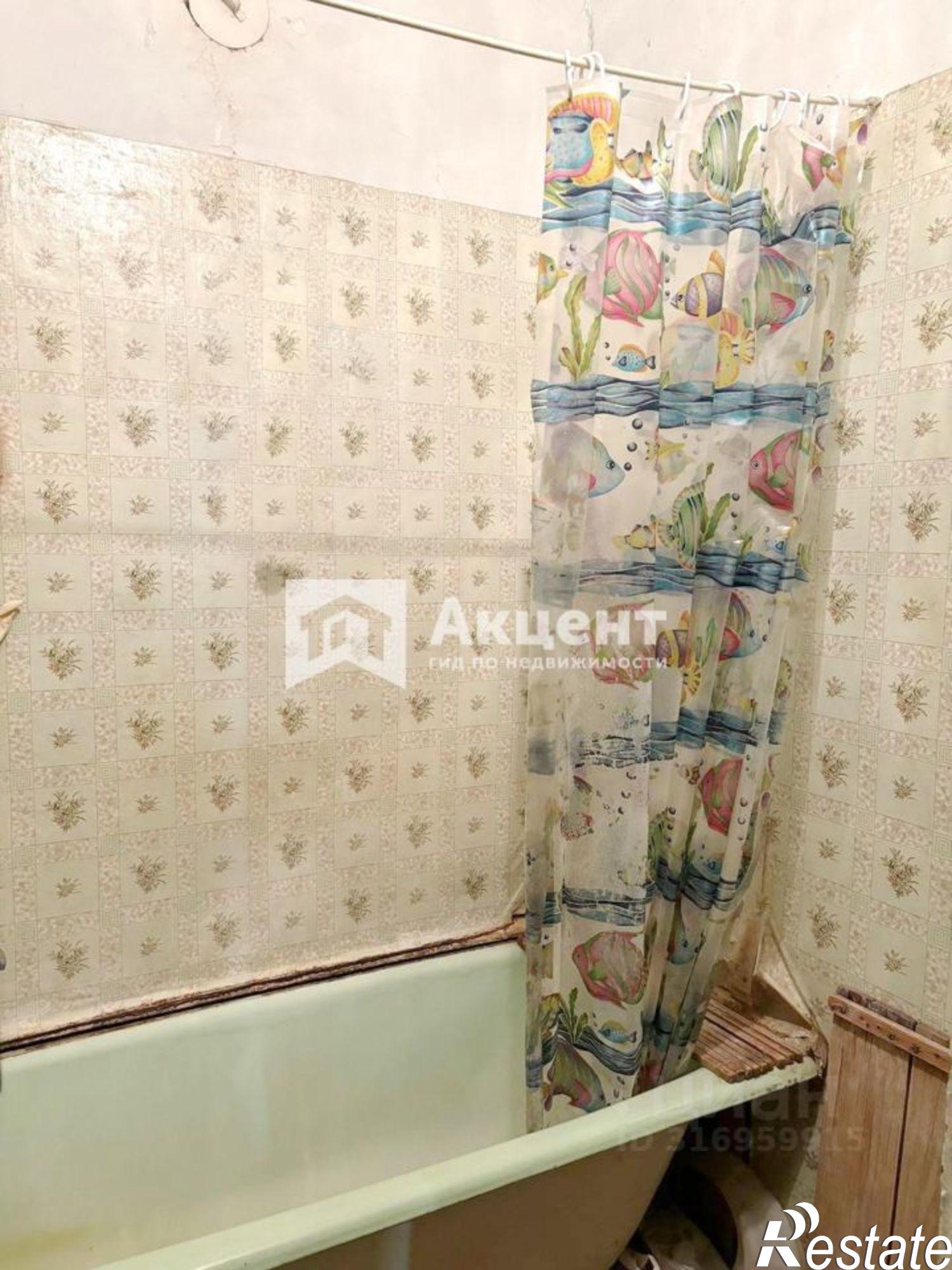 Купить комнату за 950 000 рублей на улица Каравайковой, 141